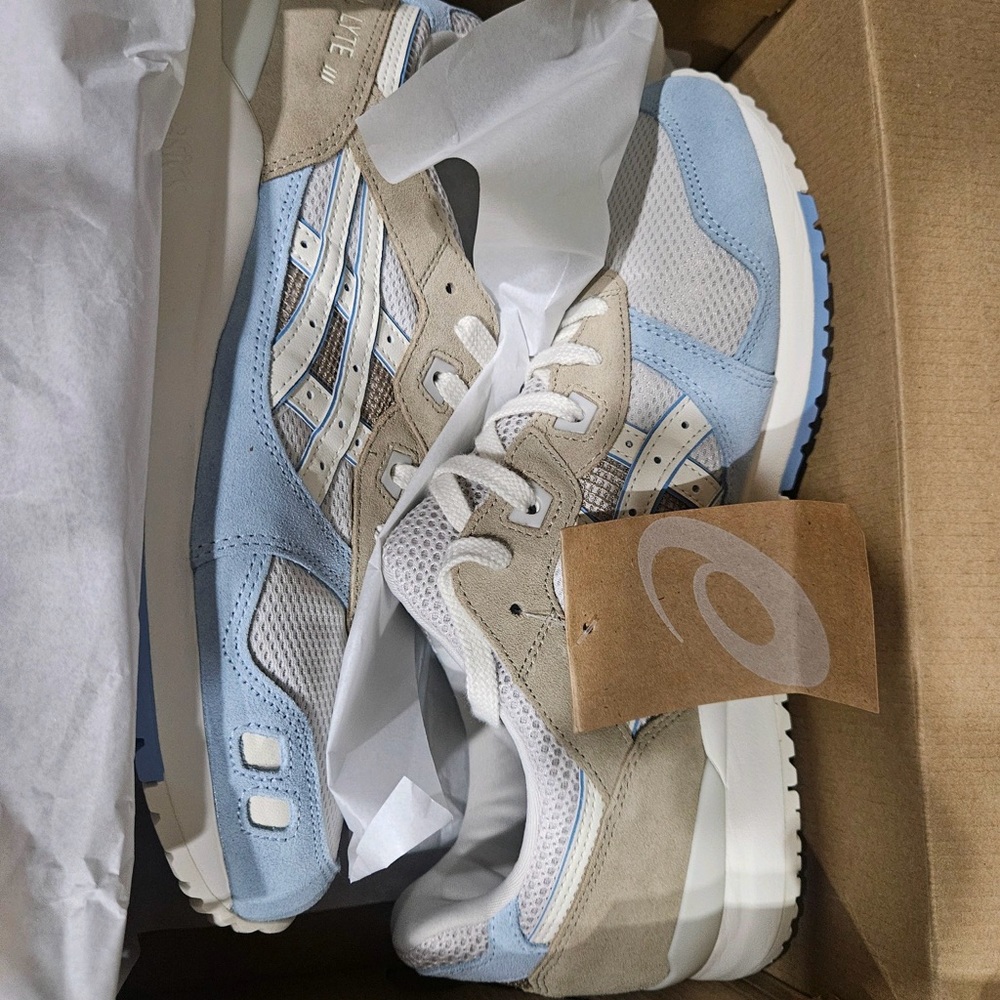 ASICS gel lyte cream and blue tennis shoes
